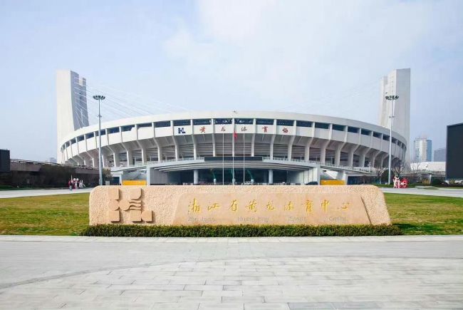 美女不穿内衣网站