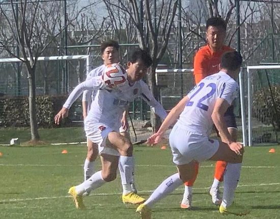国产黑丝一区