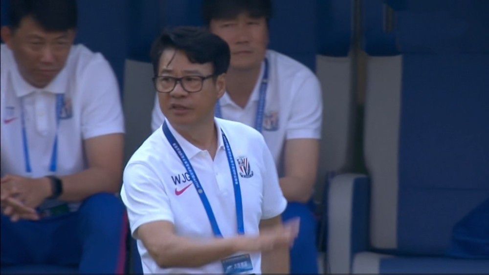 完全乱糟糟的女人