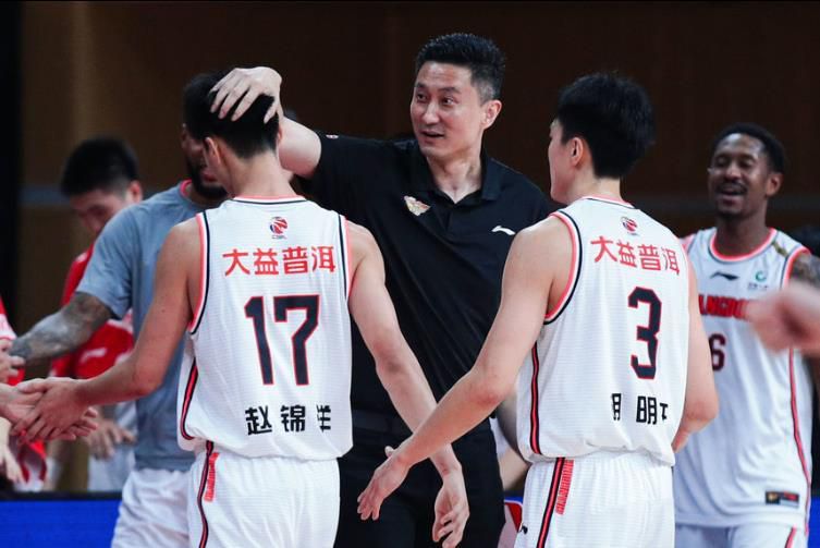 主人调教抖m女总裁贱奴伺候主人h